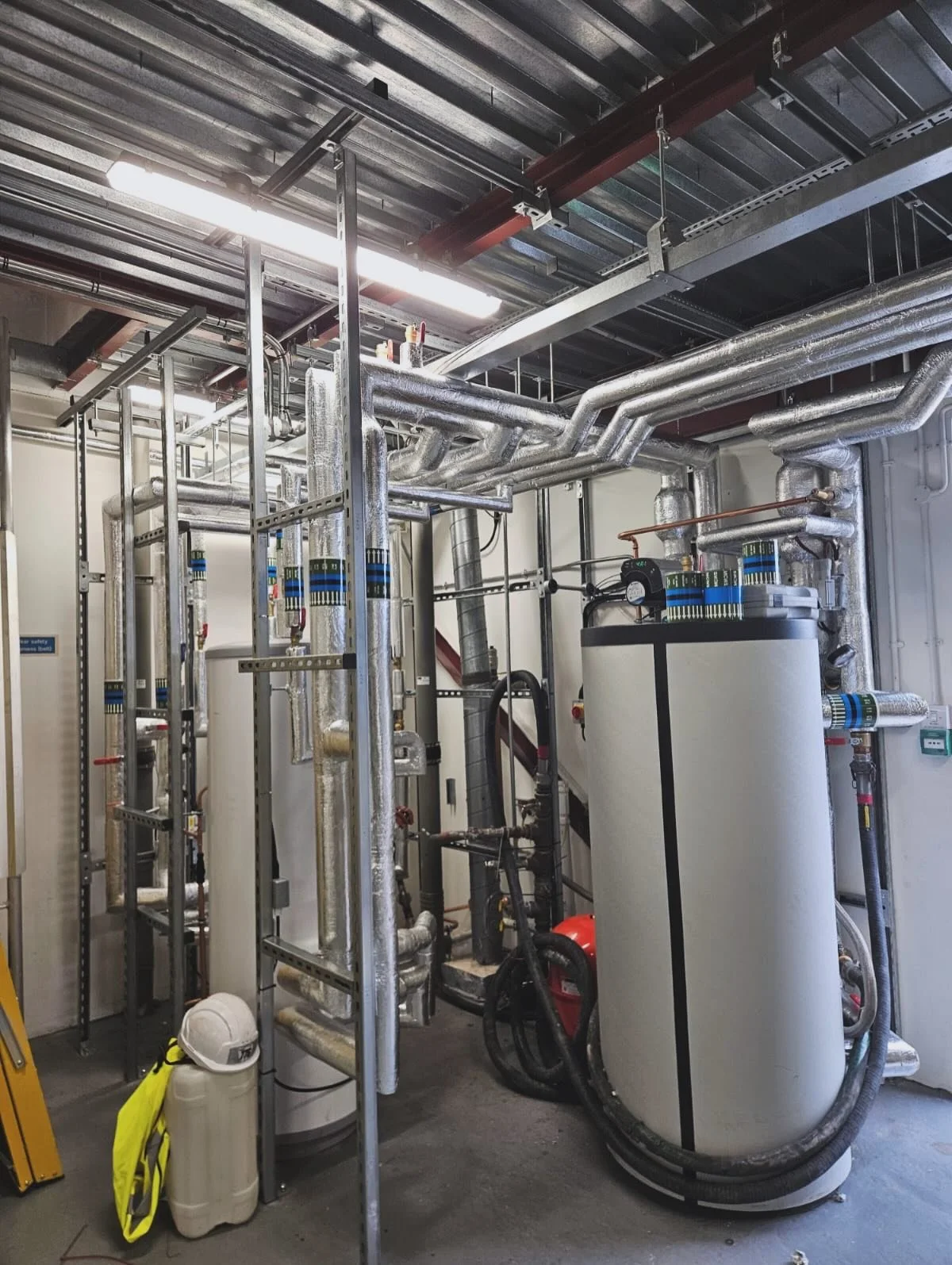 Chiswick Park - Building 3 

Roof plant room &amp; external LTHW competed 

Foil finish to internal works. External has been traced/lagged &amp; finished with Ali stucco 

#Insulation
#londoninsulationservices