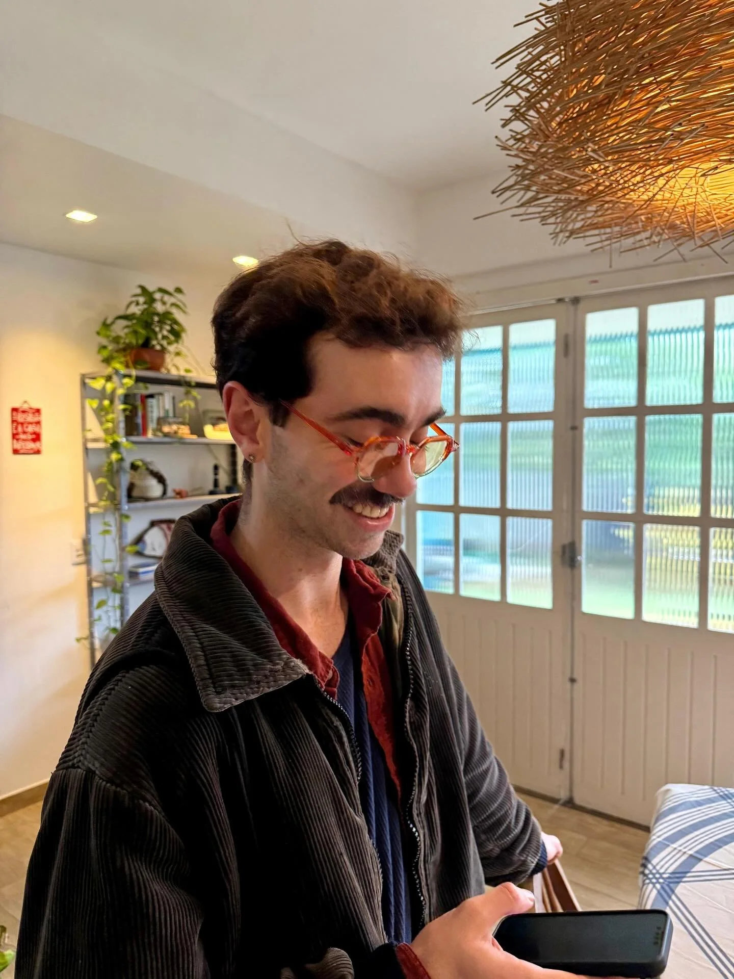Hoje nossa Casa se abriu para novas pessoas desejantes da Gestalt-terapia.

Se voc&ecirc; gosta de se aventurar pela sensibilidade, mas tamb&eacute;m a teme &mdash; porque aprendeu que sentir demais era erro &mdash;, este encontro &eacute; contigo.

