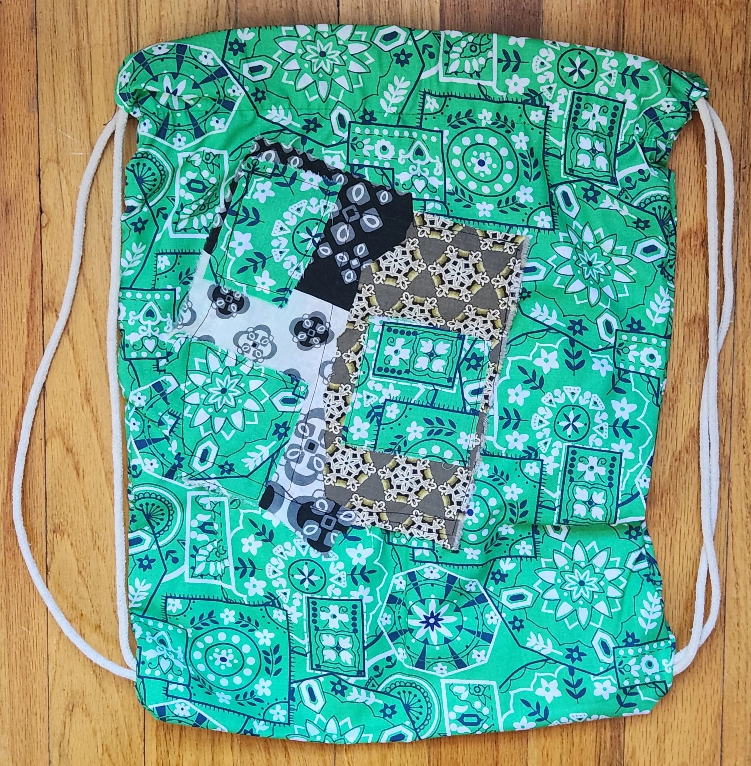 Cirque du Noir Chic  (back)