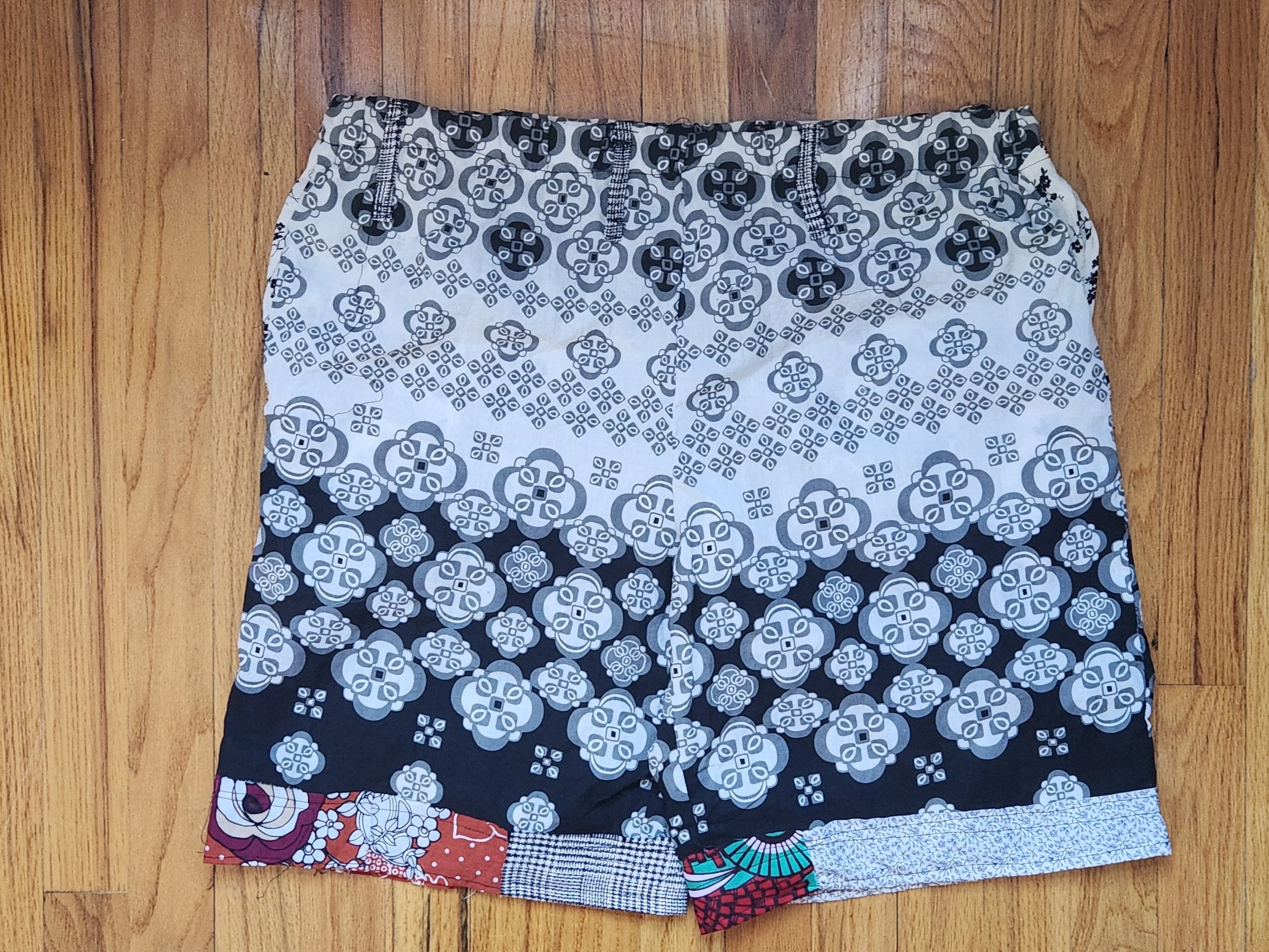 Short du Short Chic, 34" waist with elastic and belt loops (front) $40