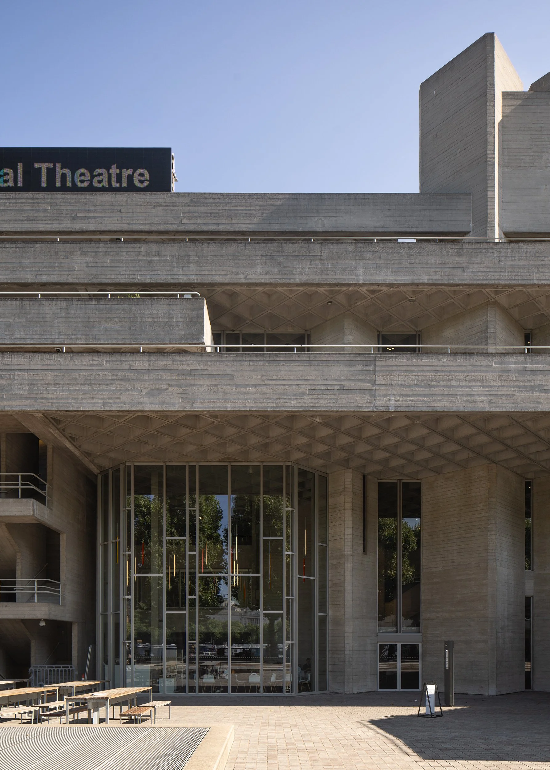 National Theatre, Denys Lasdun.jpg