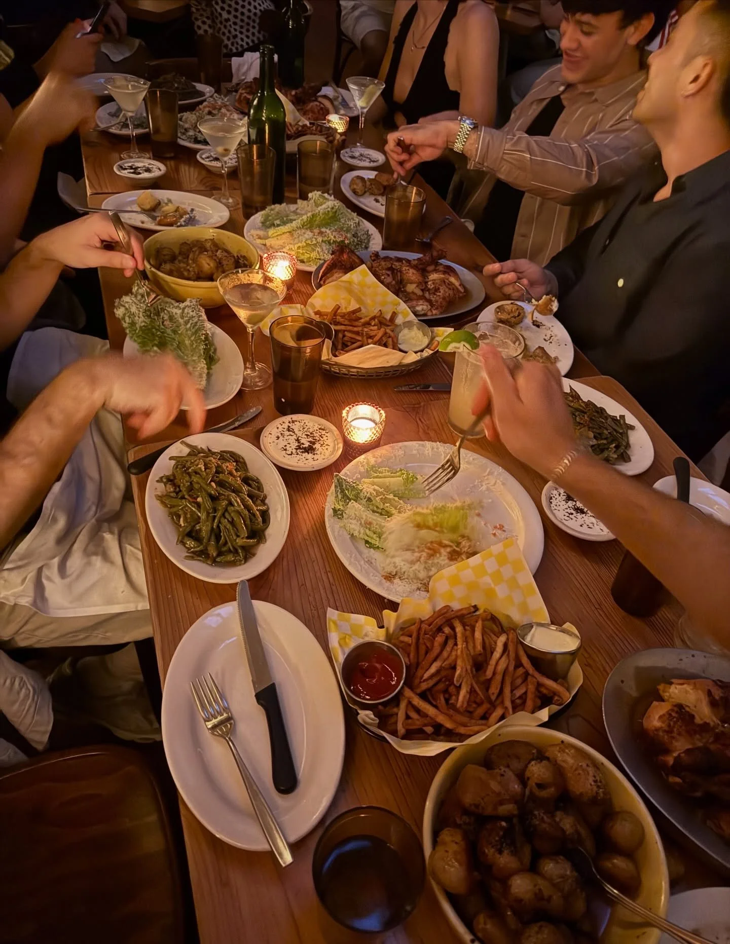 favorite bites of 2025!! 🤤

👇🏻And where you should eat in 2026!

1. @theflybrooklyn family set dinner 
2. Homemade caviar + cr&egrave;me fra&icirc;che + basil potato chip
3. @bar_siesta_la Sonoma Lamb Loin
4. @woonkitchen Pork Belly Bao
5. @fairmo