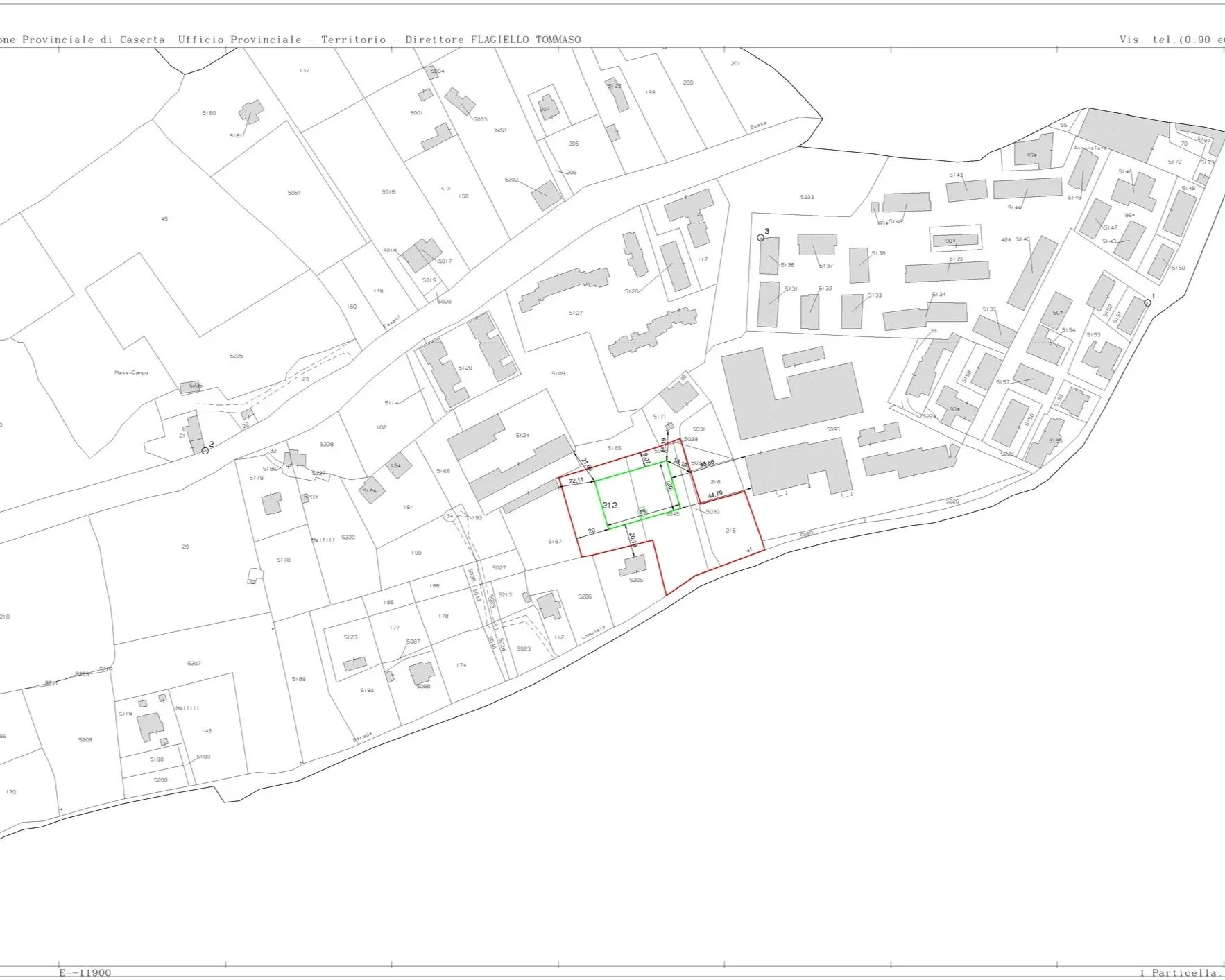 Pianta catastale del comune di Sessa Aurunca, con delimitazioni di proprietà e misure in metri, evidenziando un'area centrale con delle linee verdi e rosse