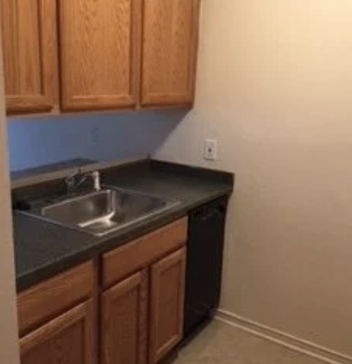 1550   Plymouth Road kitchen .png