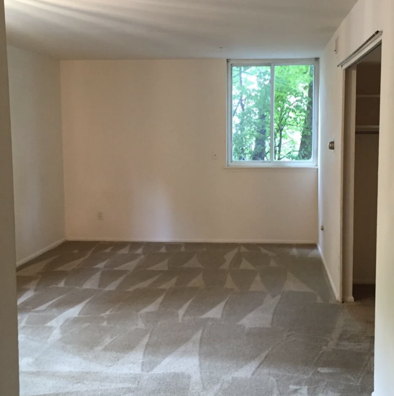 1550  Plymouth Road   bedroom.png