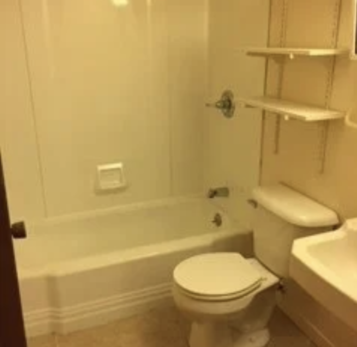 1550  Plymouth Road  bathoom .png