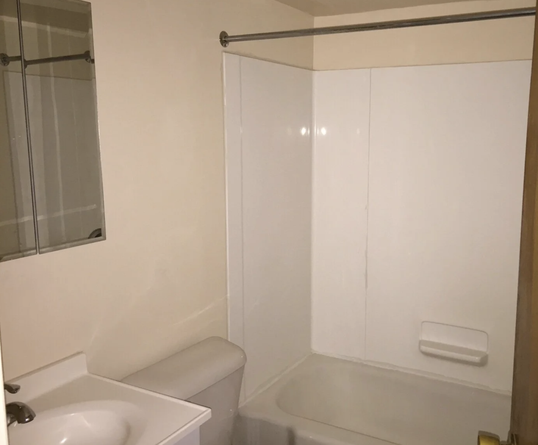 1550  Plymouth Road bathoom .png
