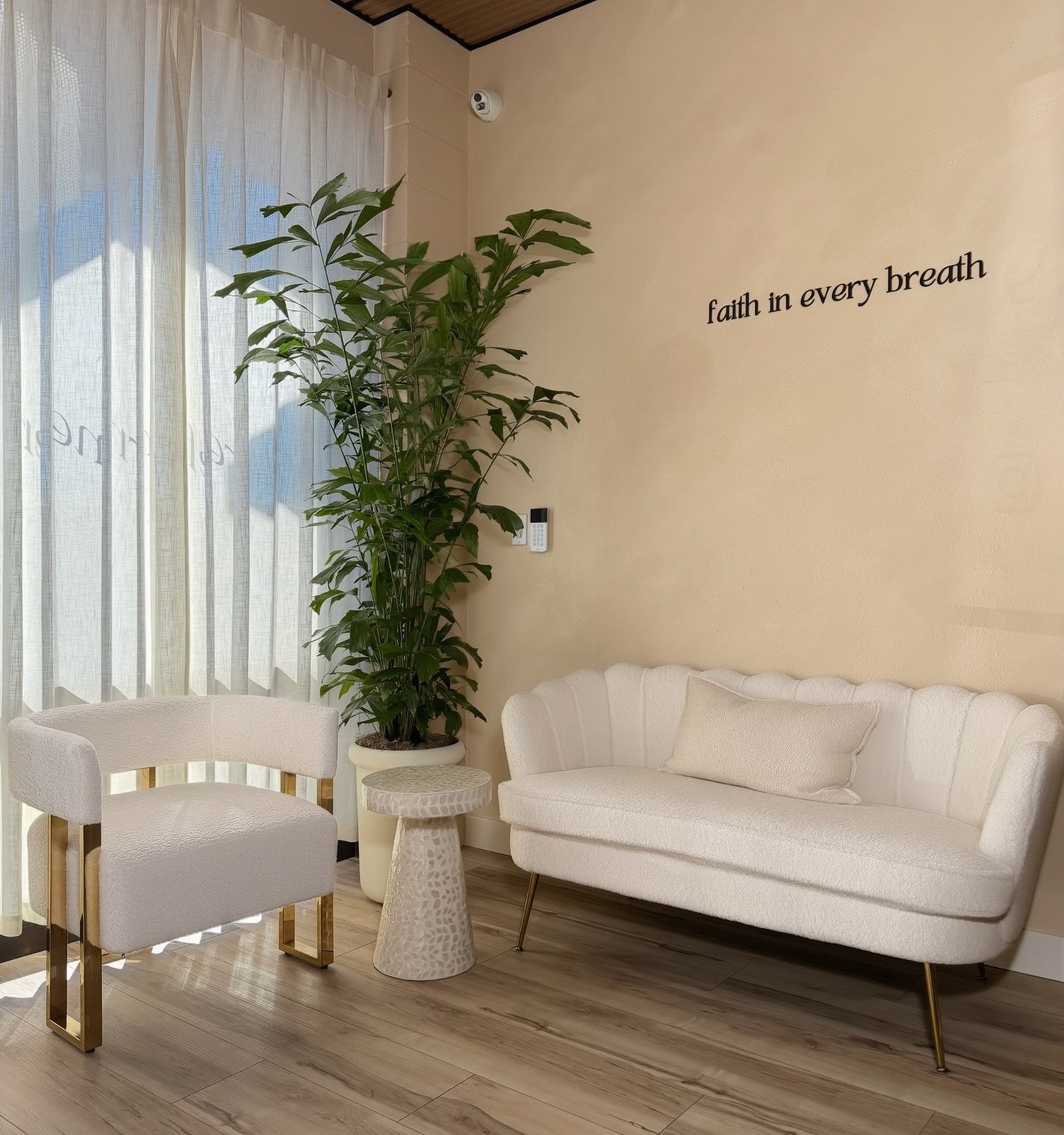 Your time deserves beauty.
Your body deserves care.
Your mind deserves this reset 🤍

Be Fl&oacute; isn&rsquo;t just a workout &mdash; it&rsquo;s time for you. ✨ #beflopilates #pilates #reformerpilates