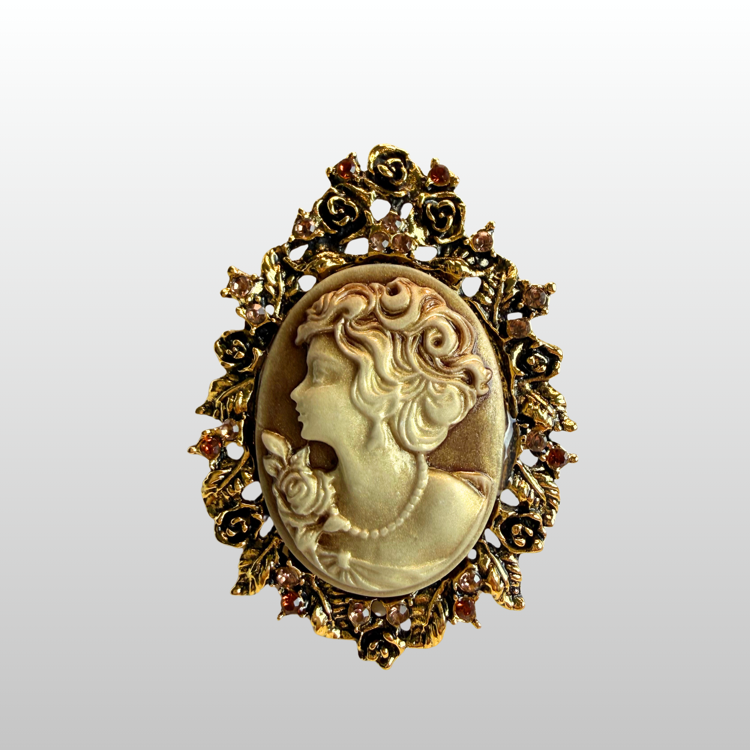 Amber-Duchess-The-Brooch-House.png