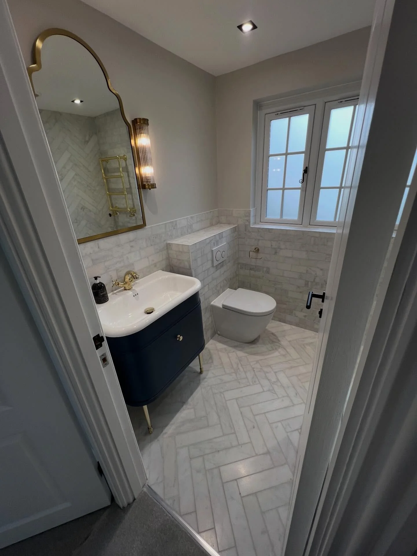 Easter weekend upload 🛁🐰

#marblebathroom #bathroomdesign #bath #brassbathroomfittings #bathroom