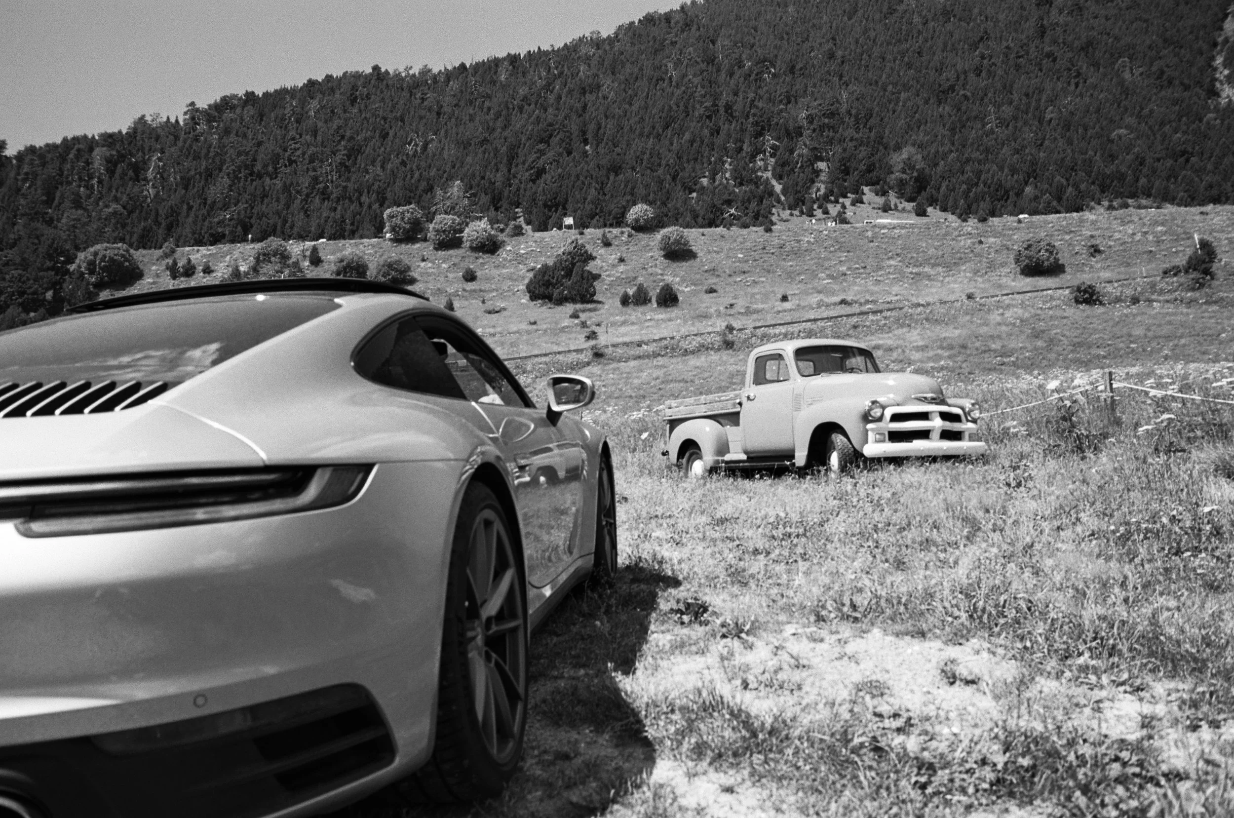 Fotografía de Dan Brando — escena automotriz con enfoque artístico.