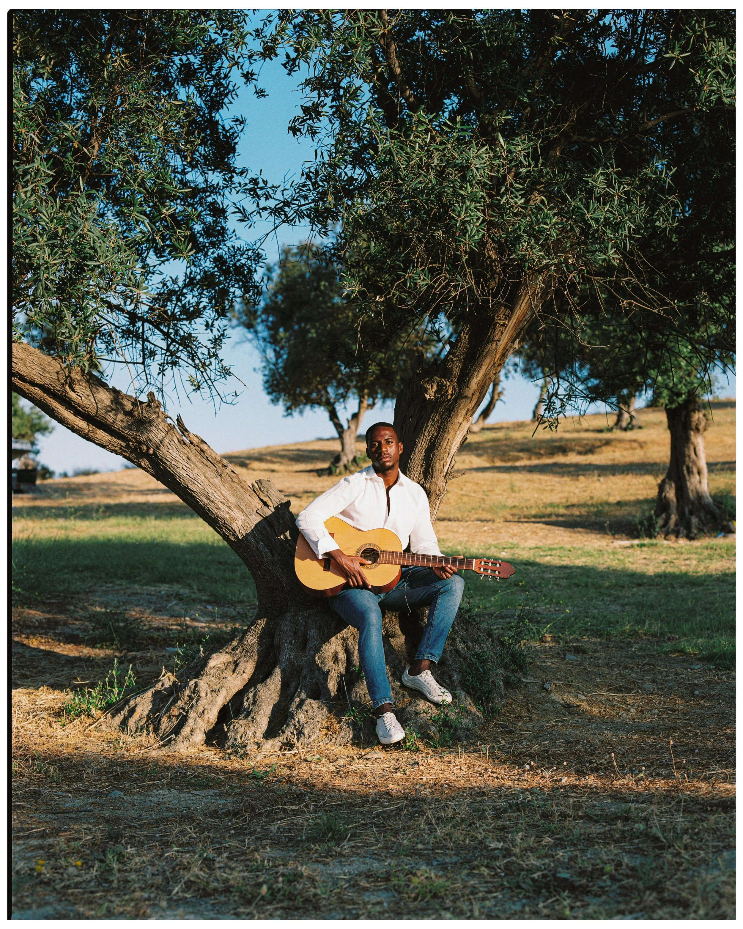 Fotografía de Dan Brando — retrato ambiental en exterior