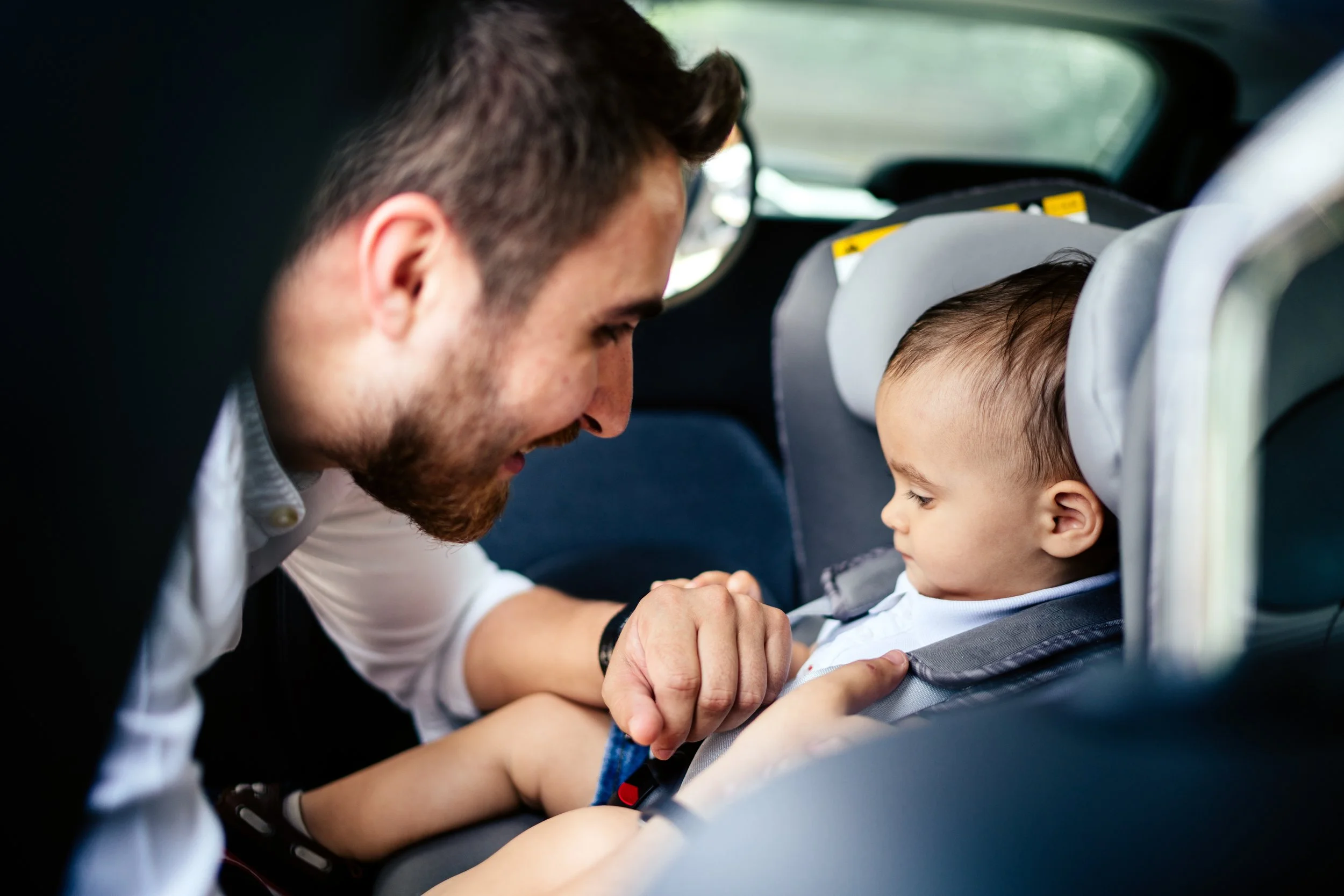 Sistemas de Retención Infantil (SRI): La guía que puede salvar la vida de tu hijo en el auto