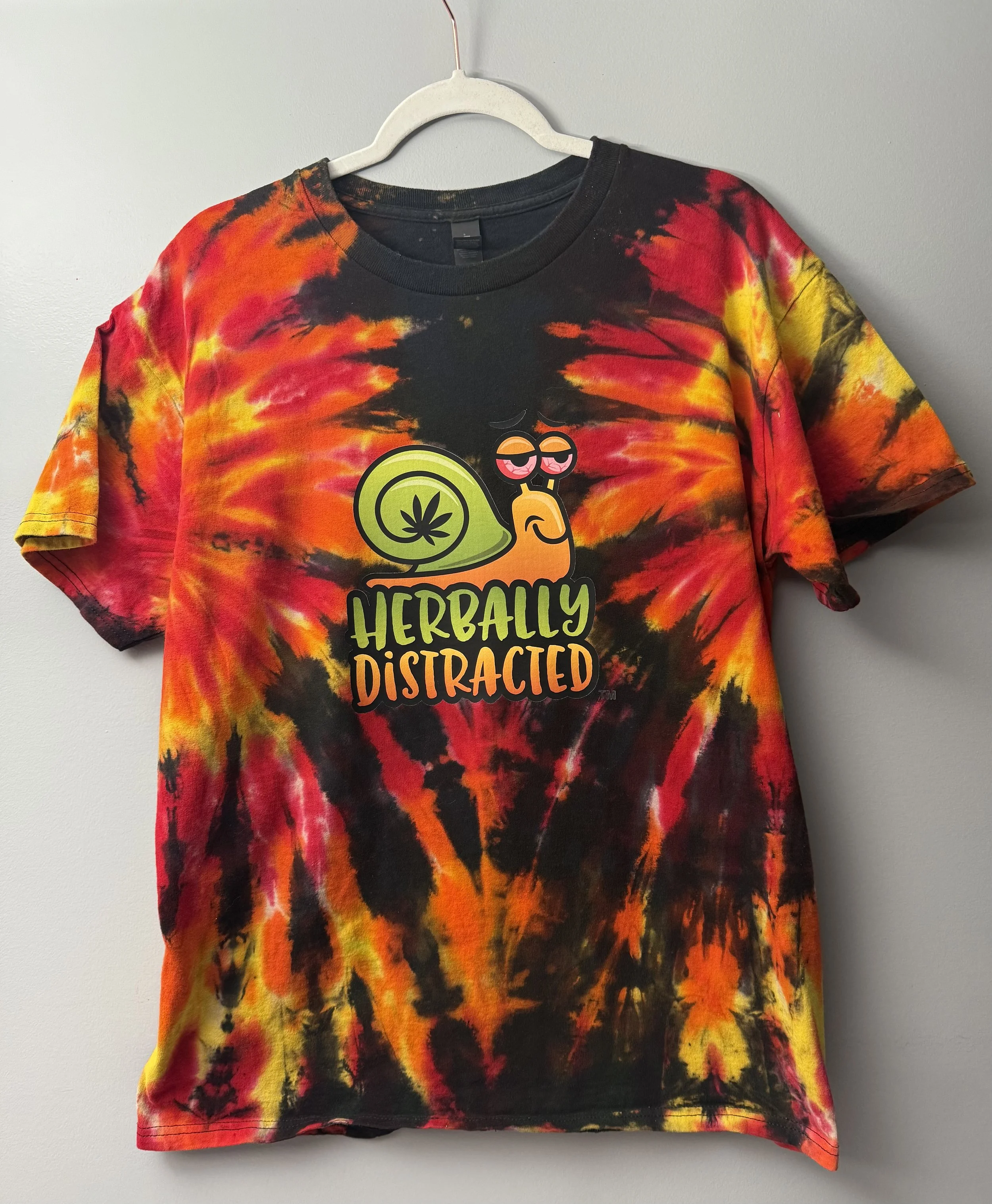 Snoop Snailz™ – Funny Cute Graphic Custom Tie-Dye T-Shirt | “Yea, I’m Vibin”