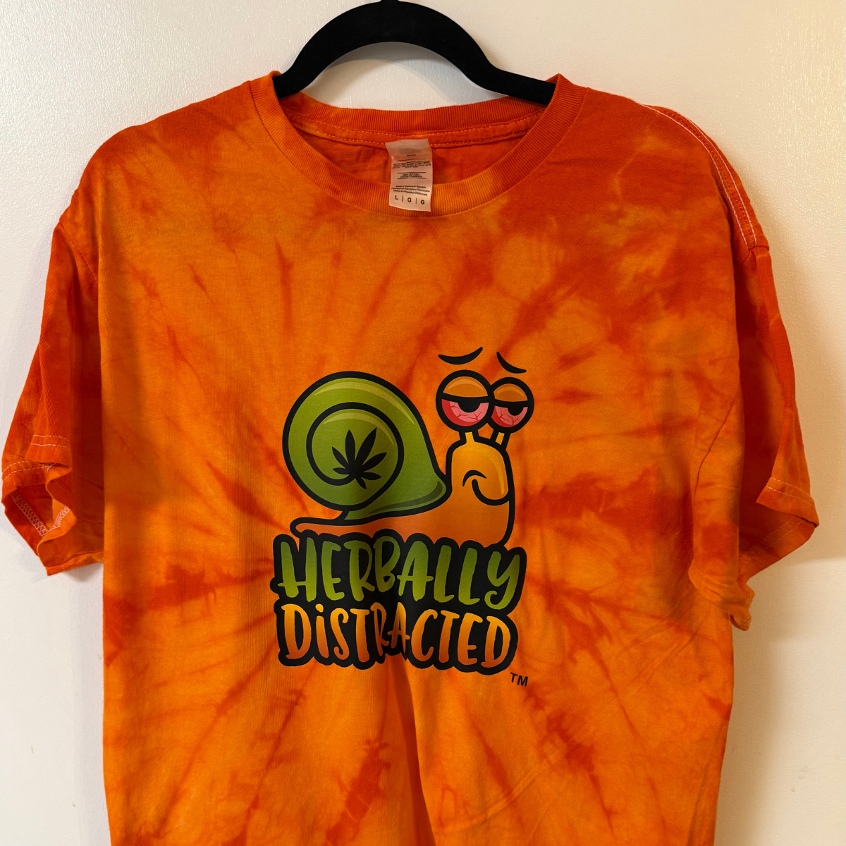 Snoop Snailz™ – Funny Cute Graphic Tie-Dye T-Shirt | “Yea, I’m Vibin”