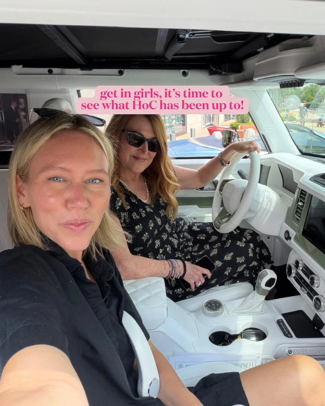 The temps may be heating up, but the housemates are far from slowing down! We're crisscrossing the continent, meeting with clients-who-are-also-friends, and crafting beautiful custom photoshoots 📸 We'd love to say it's just summer fun, but anyone wh