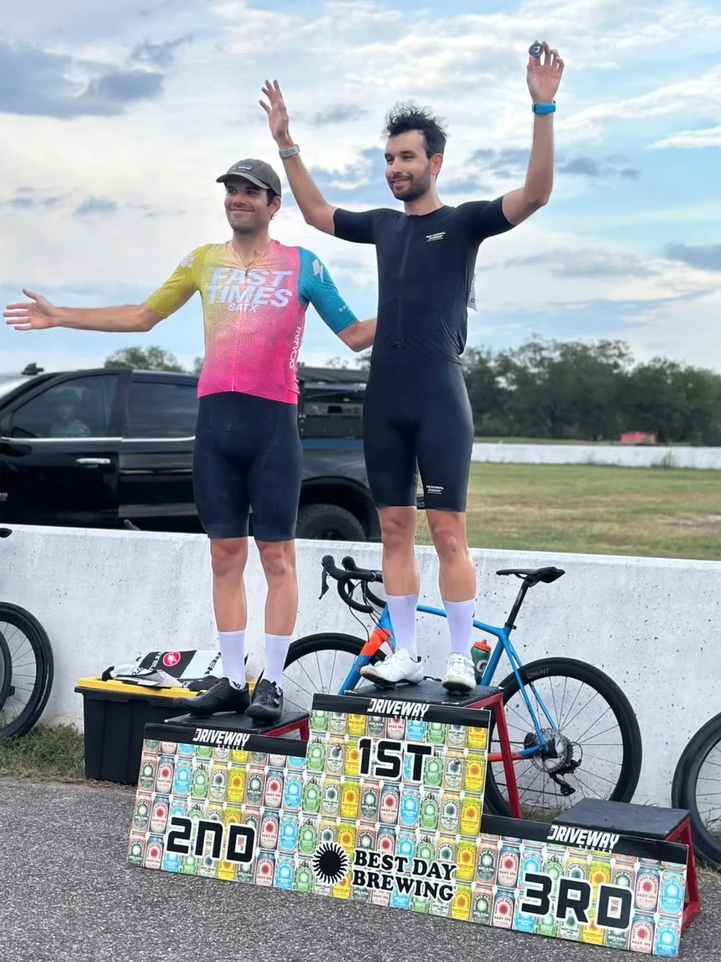 Our athlete Roy Sanchez (PNS) wrapped up the @drivewayseries Summer Series with a win in yesterday's Cat 4/5 Race and a 2nd place the day before in the same category!

#rothetraining #drivewayseries #cycling #critlife #criterium #winning #austin #787