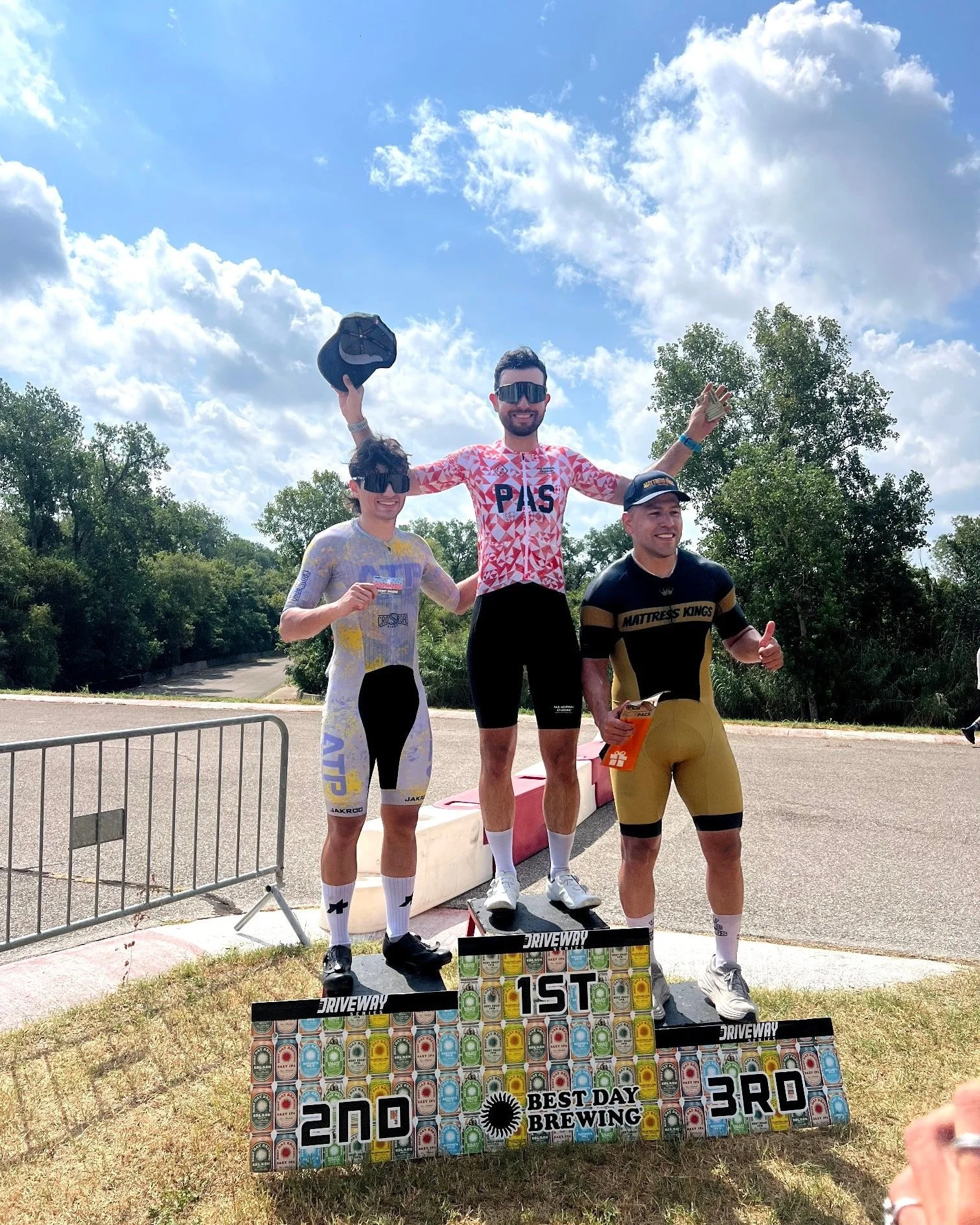 Successful day for our athletes at today's Driveway Series! Roy Sanchez (PNS) wins the Cat 4/5 Race and Jesus Vegas (Abel's Racing) finished 3rd in the Cat 2/3 category! Meanwhile, Mike Alcorta finished 5th in the Master's 40+ race.

#rothetraining #