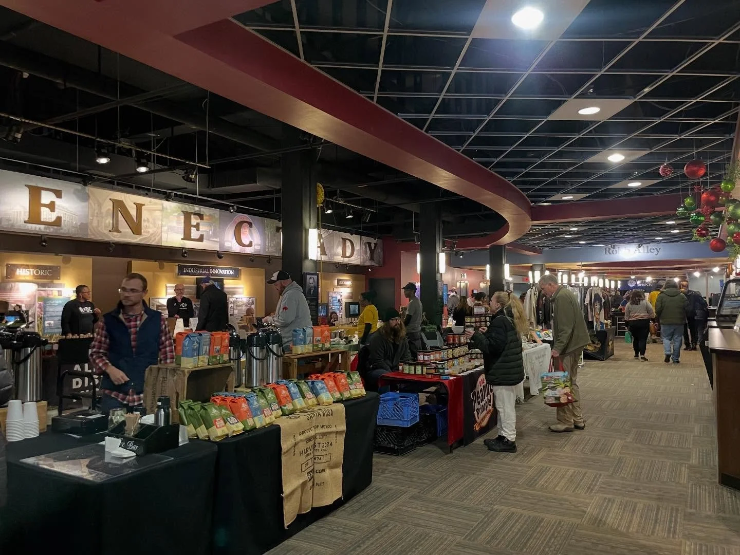 We&rsquo;re back! 🙌
 Our first Sunday market after the holiday was a fantastic kickoff, and we&rsquo;re thrilled to be settling into our winter home inside Proctors Theatre. Thanks to everyone who made today such a strong return. See you next week!
