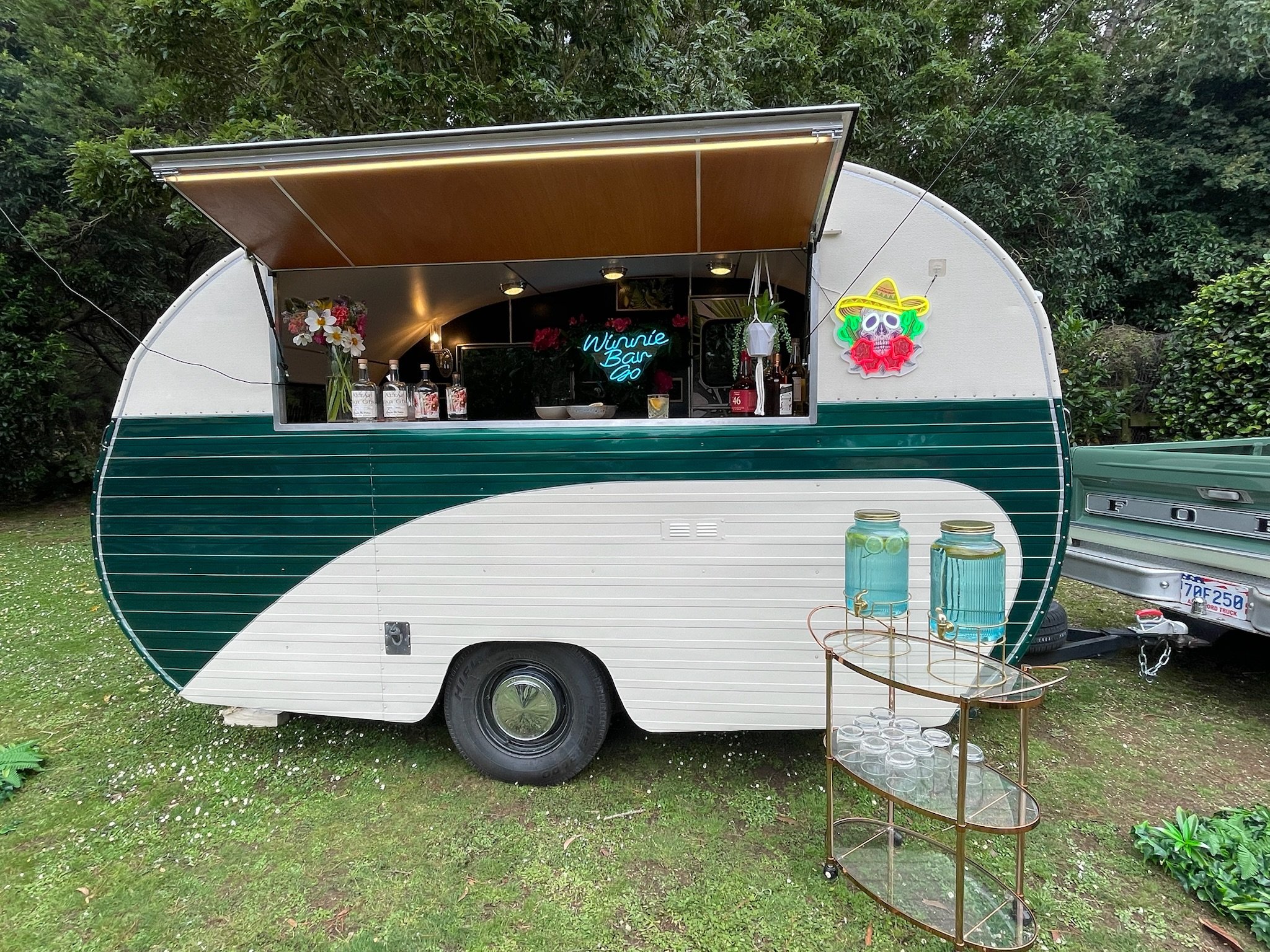 Winnie-Bar-Go the mobie caravan bar