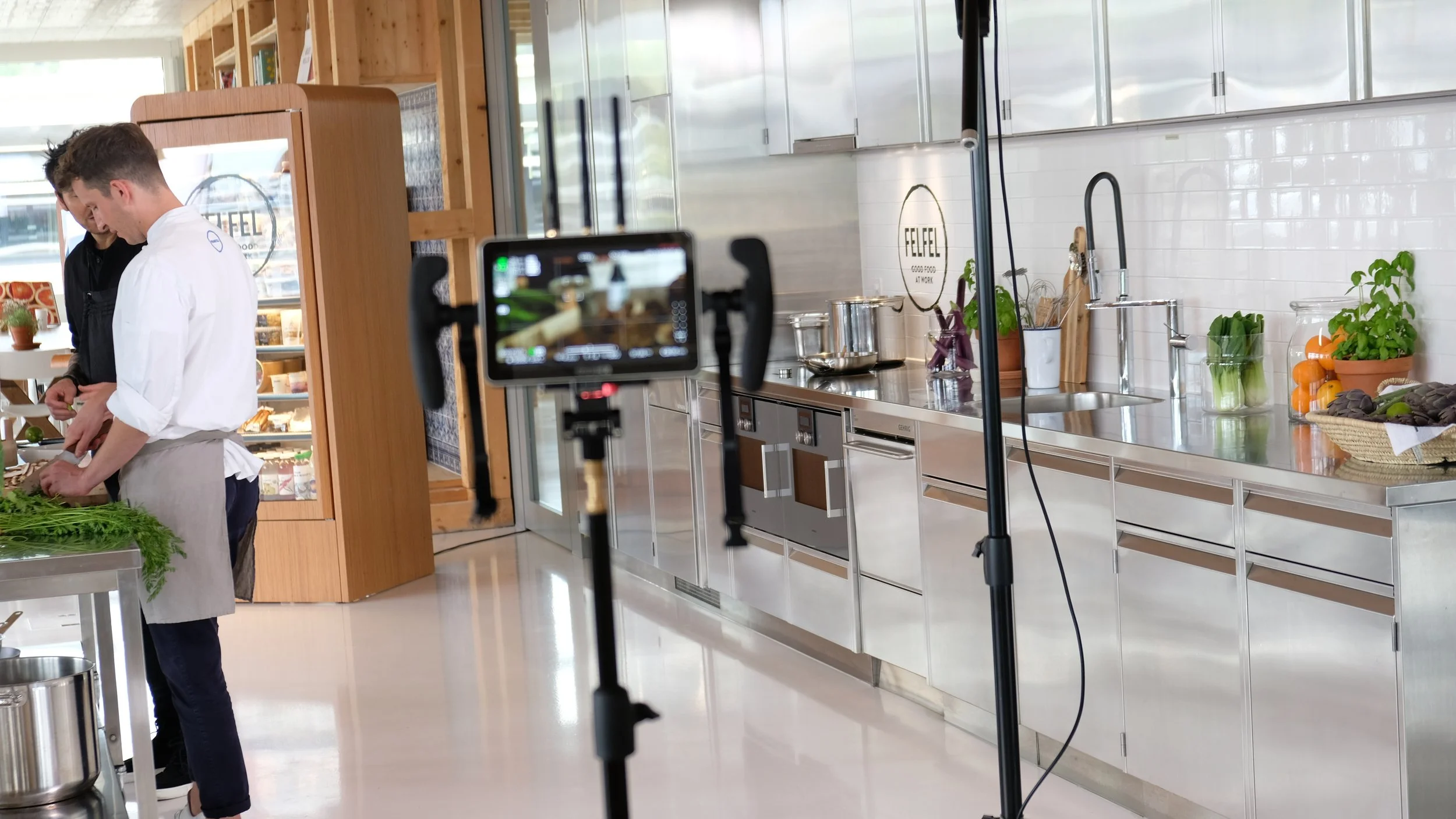 Vending machine in the press in New York.png