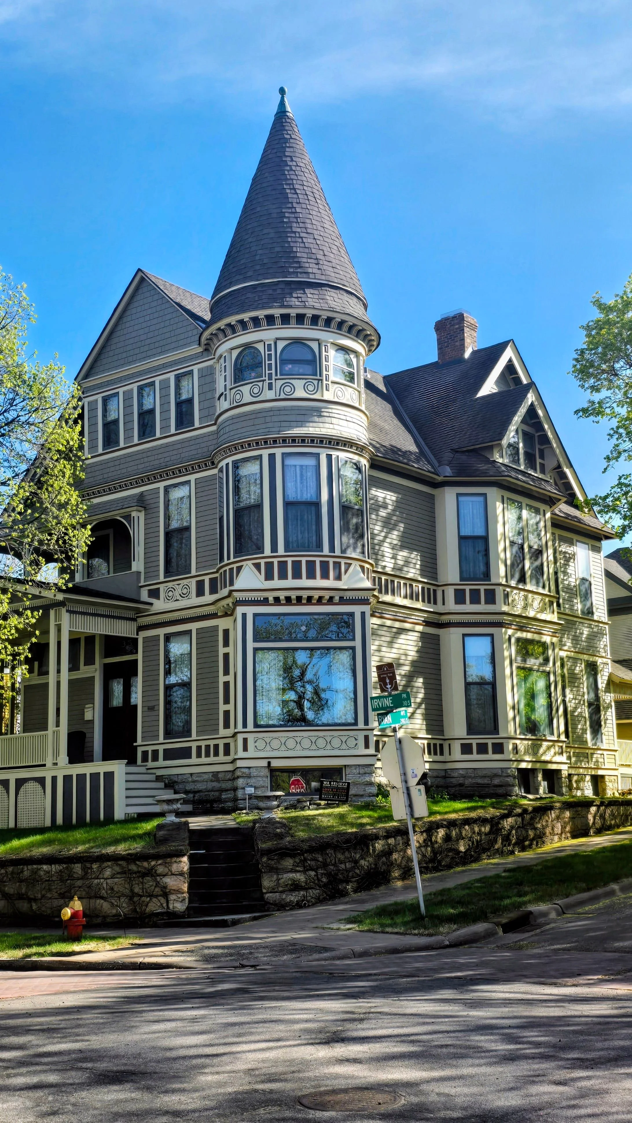 Victorian Style Home in Irvine Park on MSP Food Tour