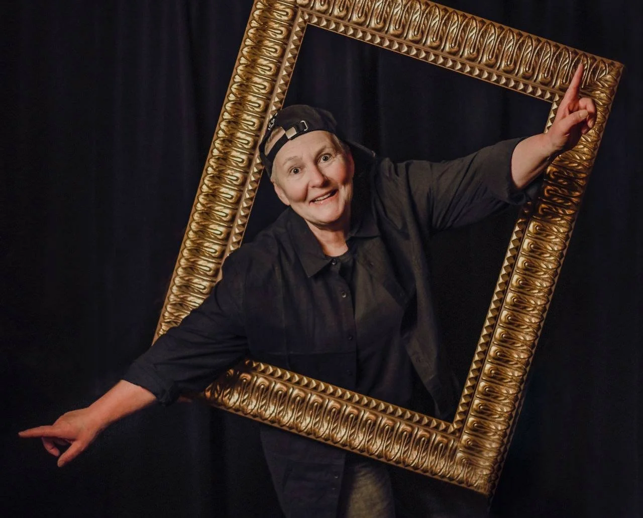 Всем привет, я Наташа.

Часть 1 Моя профессия и род занятий далеки от театра, что не мешает театру периодически врываться в мою жизнь.

Первый серьёзный театральный опыт настиг меня во втором классе.&nbsp; Мы с подругой написали и поставили мини-спек