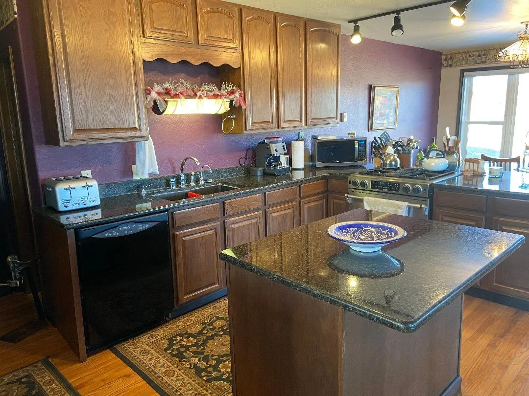 Full gourmet kitchen