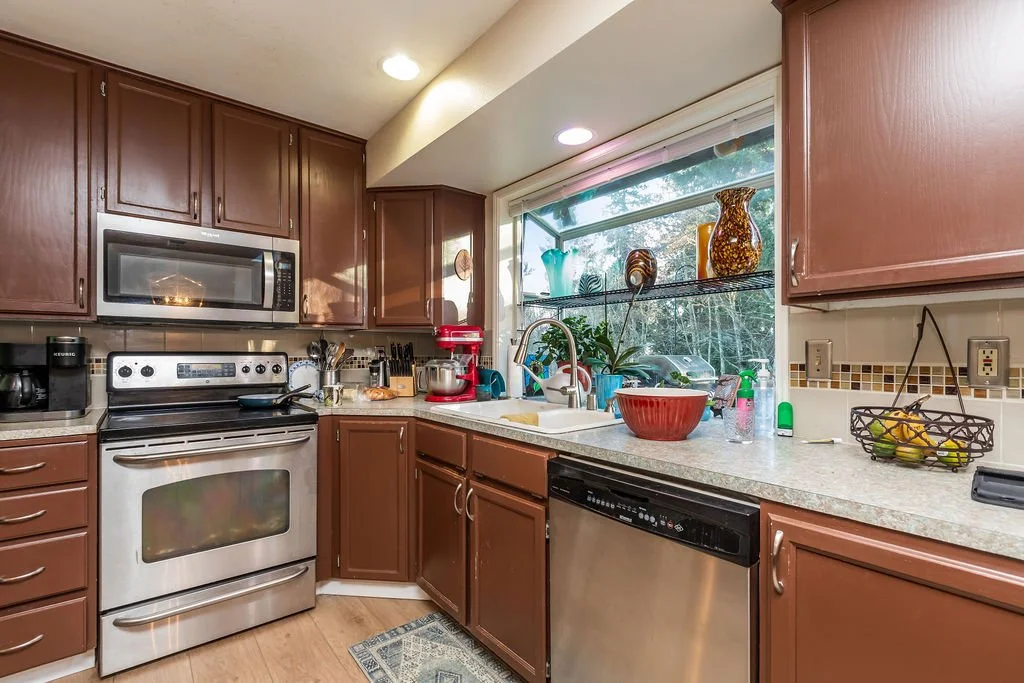 5736NWEldoradoBlvdBremerton98312KitchenBefore005.jpg