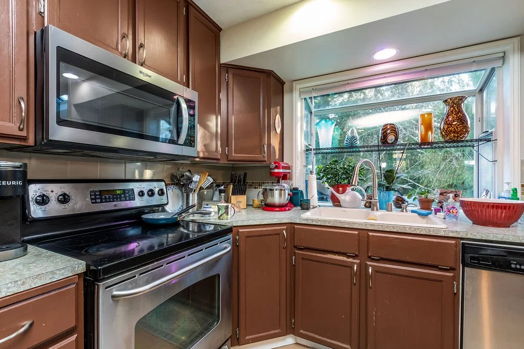 5736NWEldoradoBlvdBremerton98312KitchenBefore007.jpg