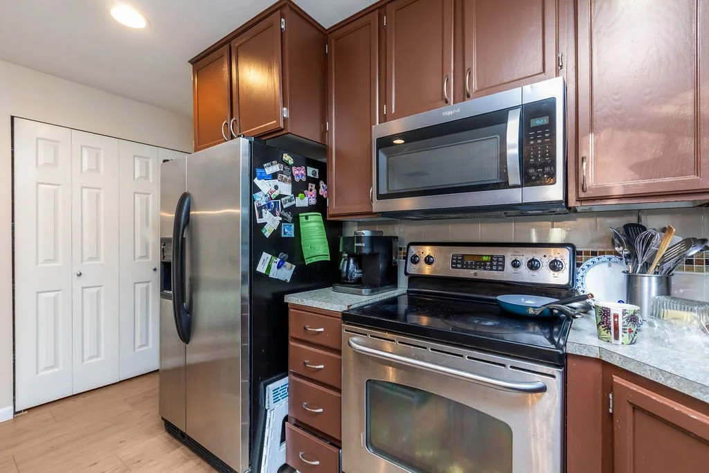 5736NWEldoradoBlvdBremerton98312KitchenBefore008.jpg
