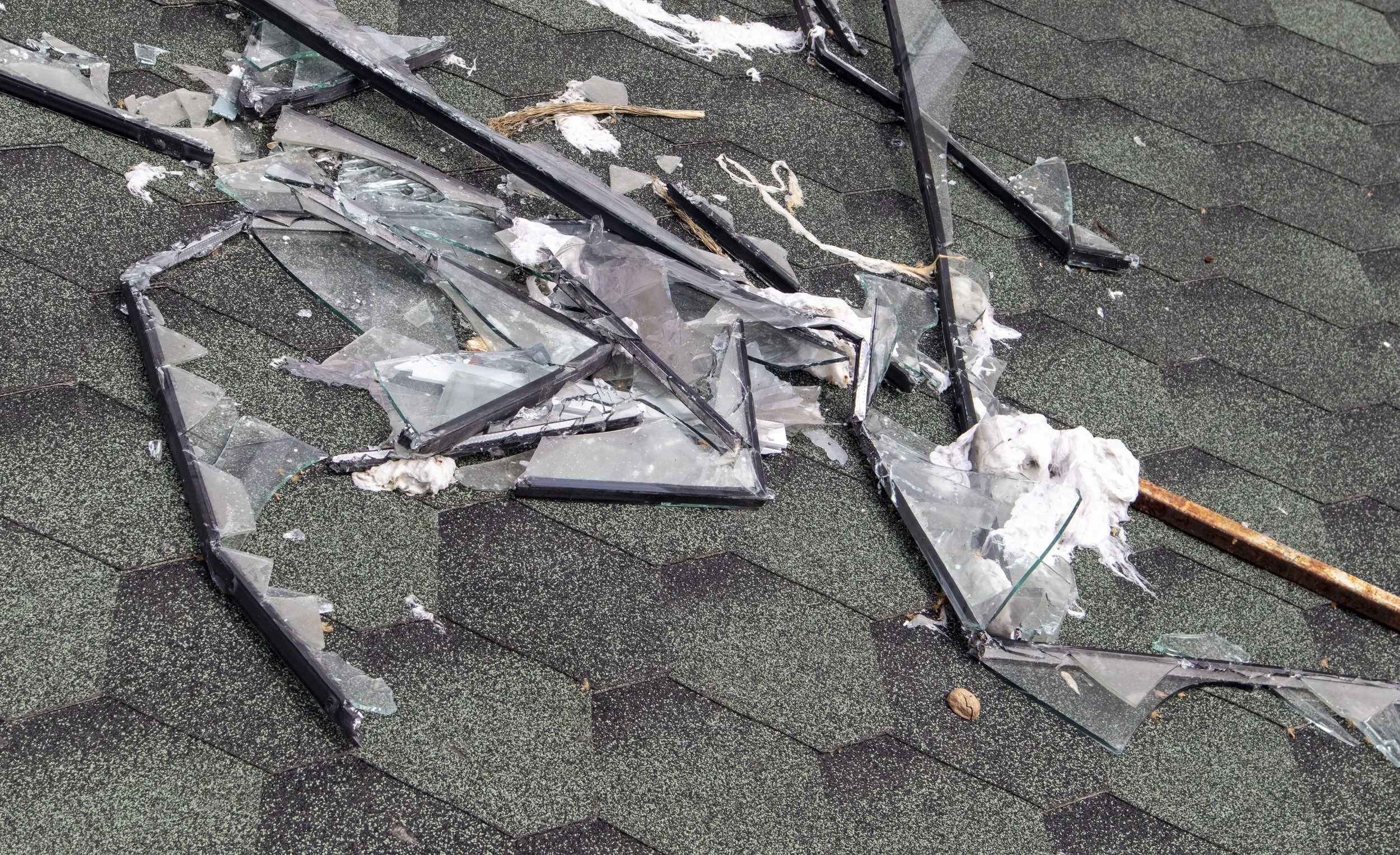 vecteezy_broken-roof-after-a-storm-a-large-building-with-a-damaged_24510464.jpg