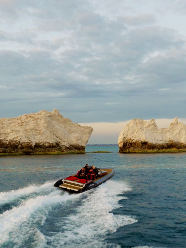 Technohull Attitude 35 powerboat charter
