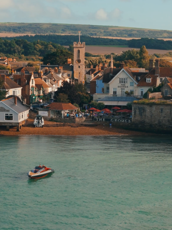 attitude charter luxury powerboat lymington(2).png
