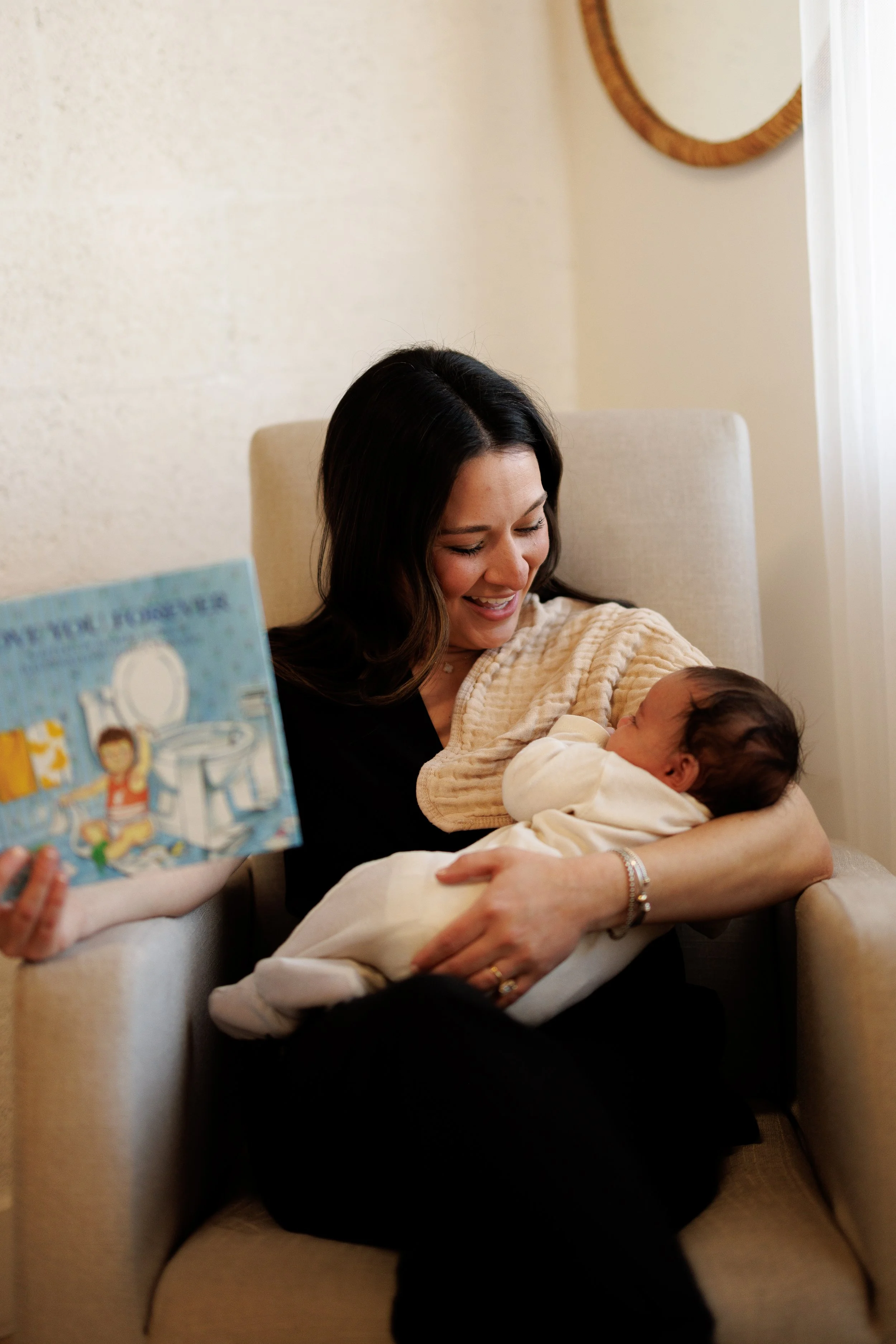 Night Nurse vs. Postpartum Doula: What’s the Difference?
