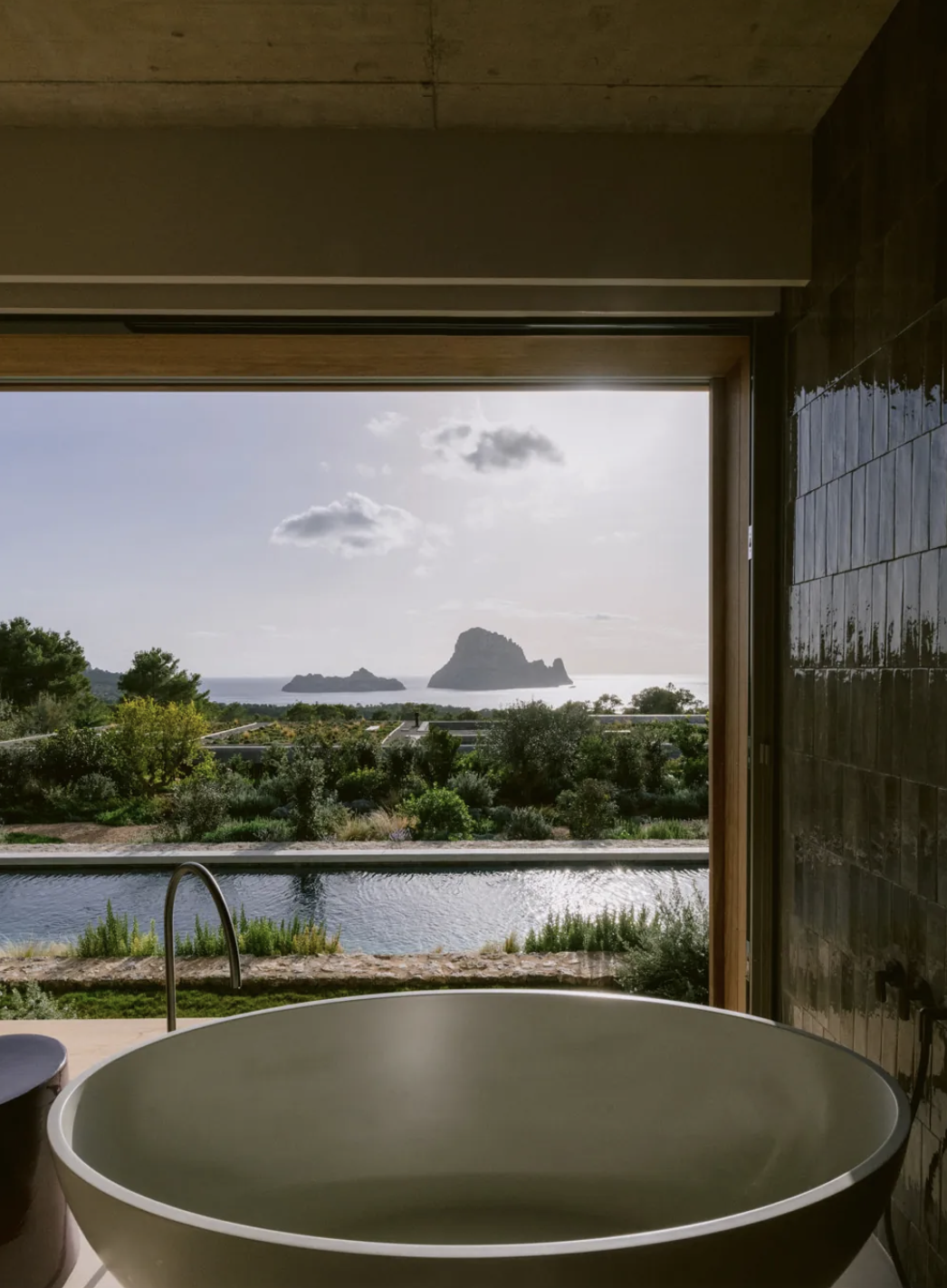 Design X Nada A Bold Architectural Retreat 11.png