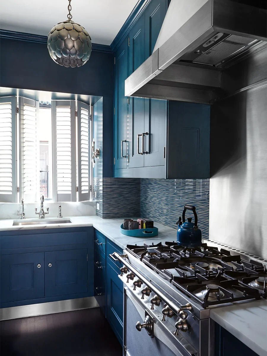 pf-5014bb33-5cf2-4375-a472-91dc5be1850c--ninacampbellnewyorkpenthousebluekitchen.webp.jpeg