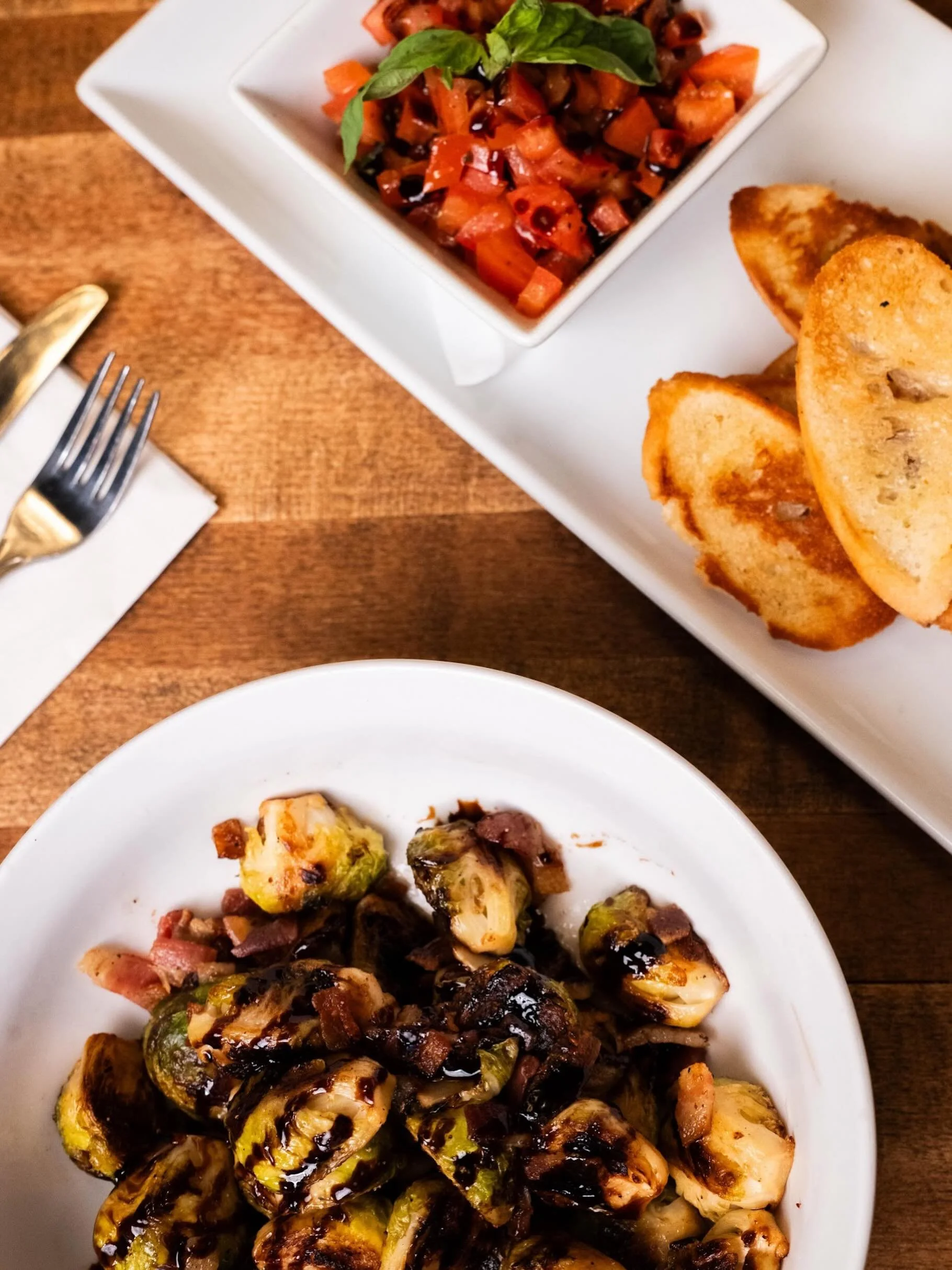 Date night plans? We&rsquo;ve got you covered. ❤️🍷

Join us every Thursday at Jonathan&rsquo;s Lounge for an evening of shareable bites and great wine.

🧀 Charcuterie Boards
🍤 Appy Trios
🍷 20% Off Bottled Wine

Whether it&rsquo;s your first date,