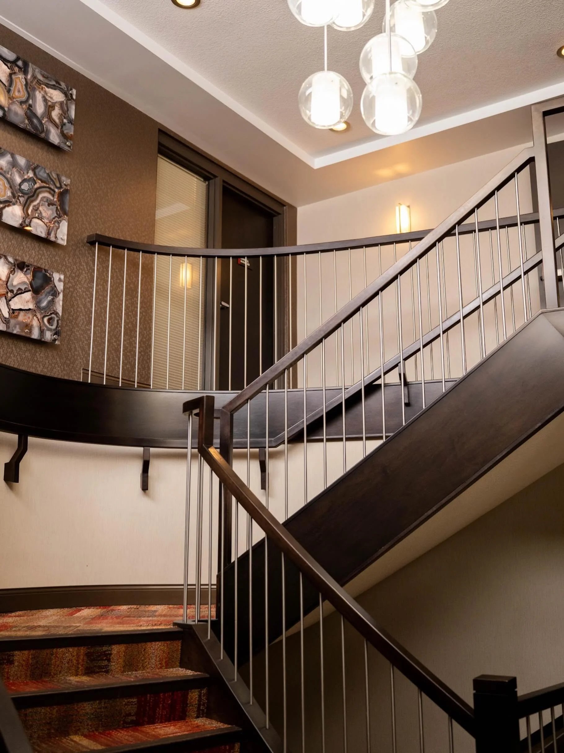 Big ideas need the right space.

Whether you&rsquo;re planning a leadership retreat, strategic planning session, board meeting, or team-building event, the Denham Inn has everything you need to bring your team together.

✔️ Flexible function rooms
✔️