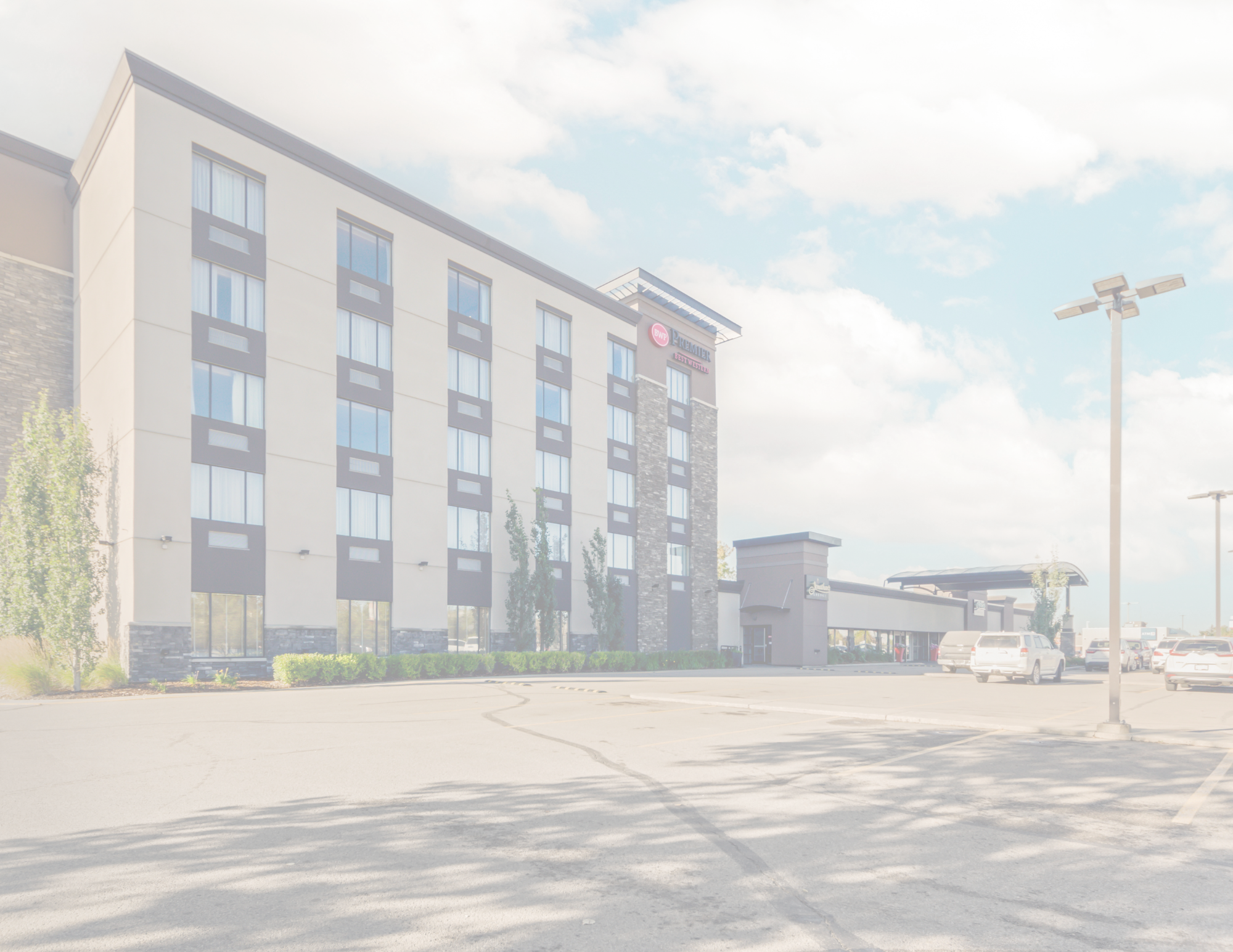 Denham Inn & Suites on a sunny day with guest review of amazing customer service and facilities. 