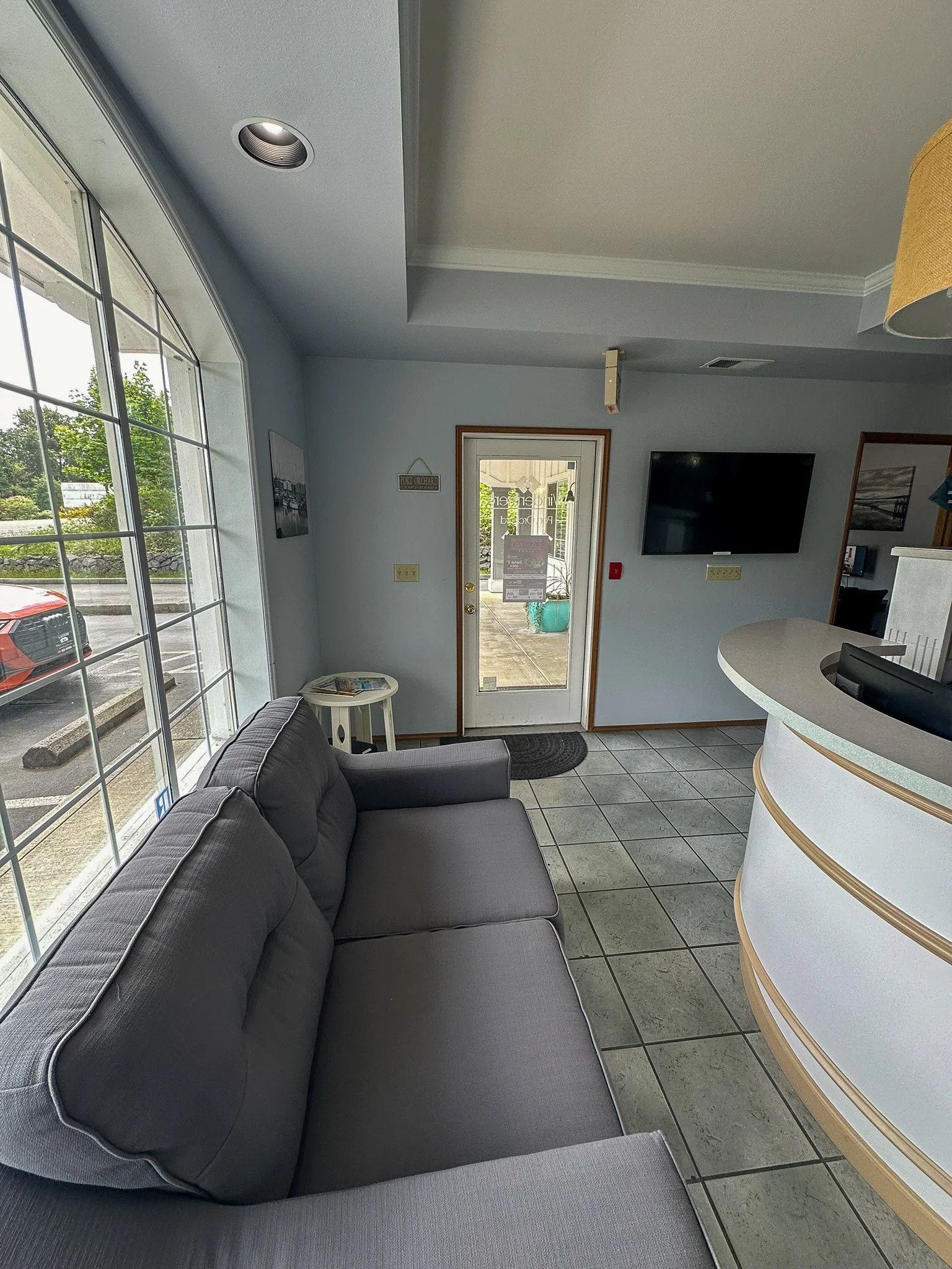 Refreshing of a commercial office. 