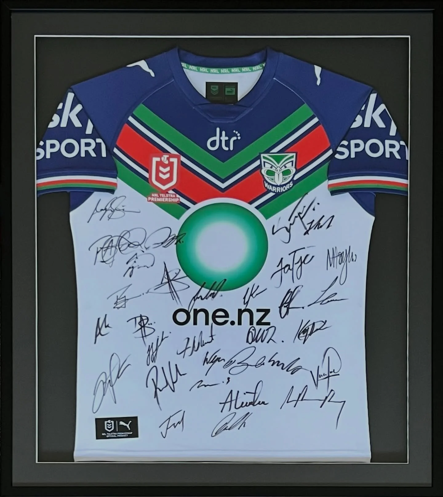 For when you want something simple and to match any setting, our standard framing is a great budget friendly option 👌

3 @nzwarriors jerseys in same sized frames, only difference being sleeve placement. One of the challenges is managing where the pl