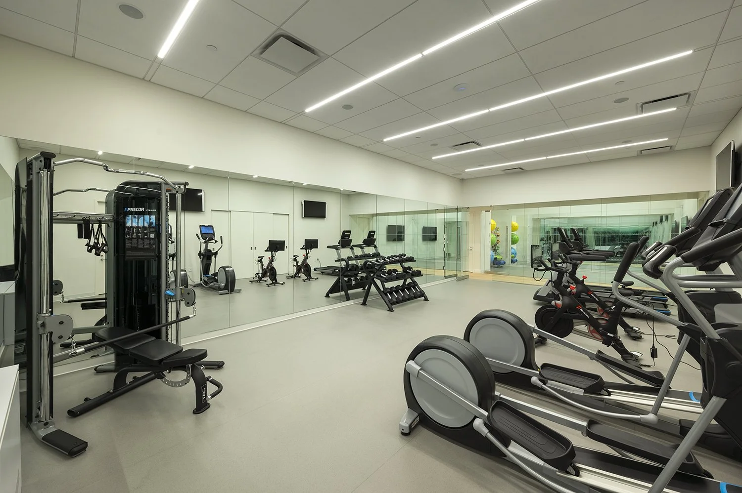 477M_FitnessCenter.jpg