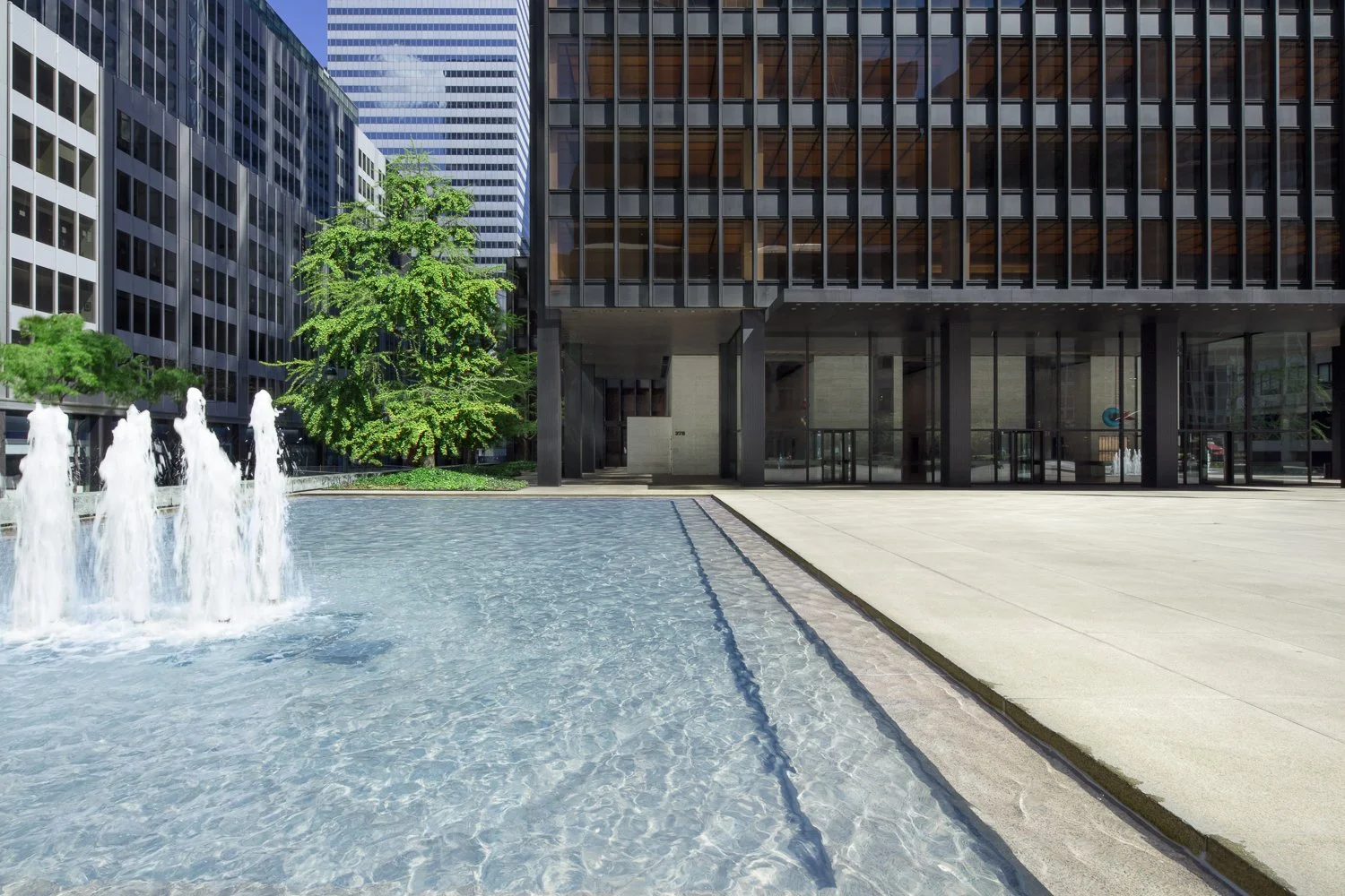 PLAZA_FOUNTAIN.jpg