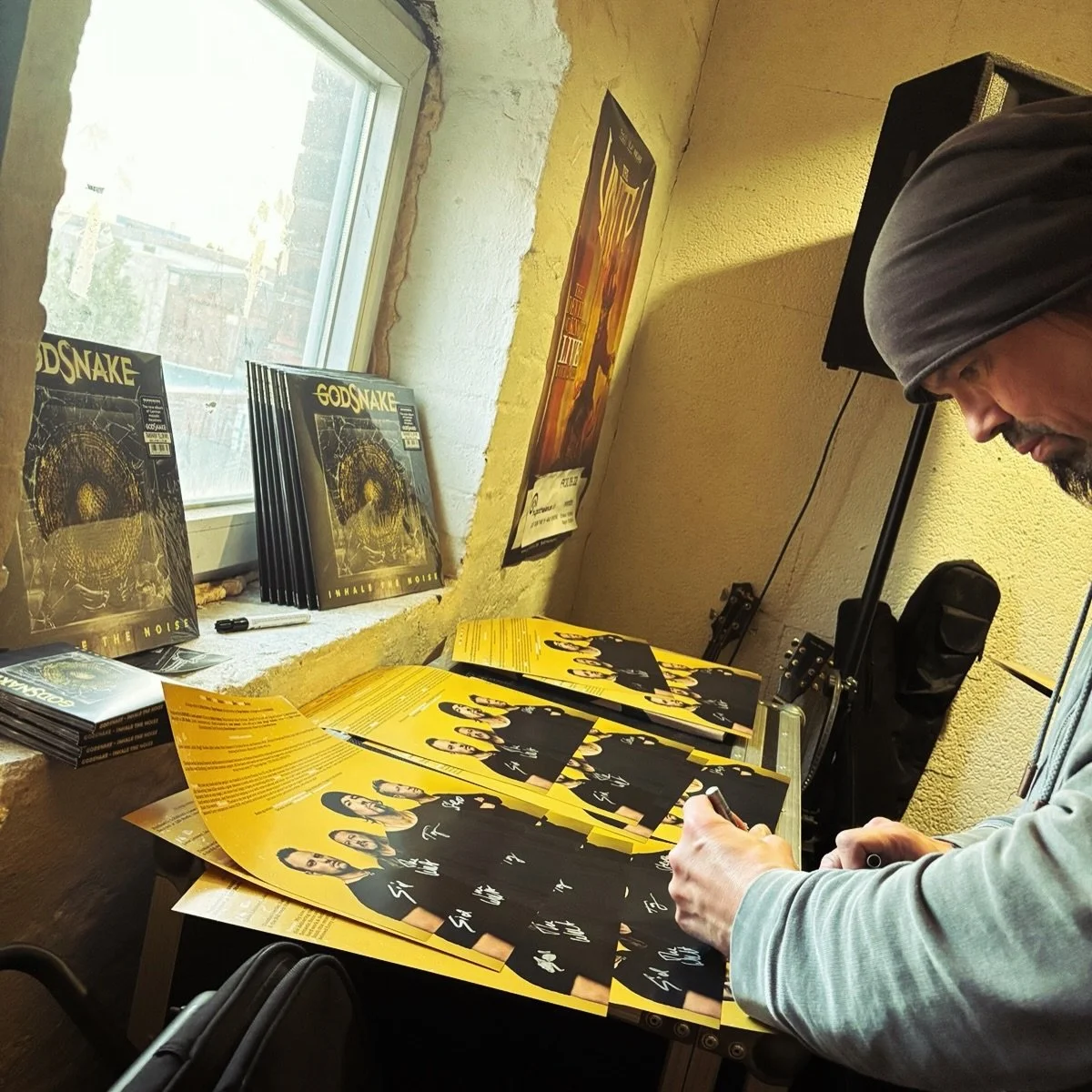 SIGNING SESSION for our @bandcamp orders took place yesterday at the rehearsal room ✍️🖍️

Meanwhile all parcels are on their way 💪

#bandcampshop #godsnakemerch #shippingorders