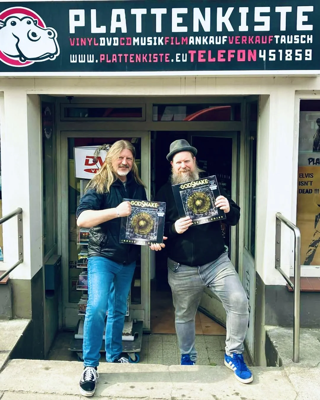 RSD - das steht f&uuml;r @recordstoredaygsa... der ist heute und passend dazu gibt es unsere neue Scheibe "Inhale The Noise" ab sofort auch bei der nischig-nildpferdigen @plattenkiste_hamburg - Walt hat geliefert und Chris begleitet euch ge