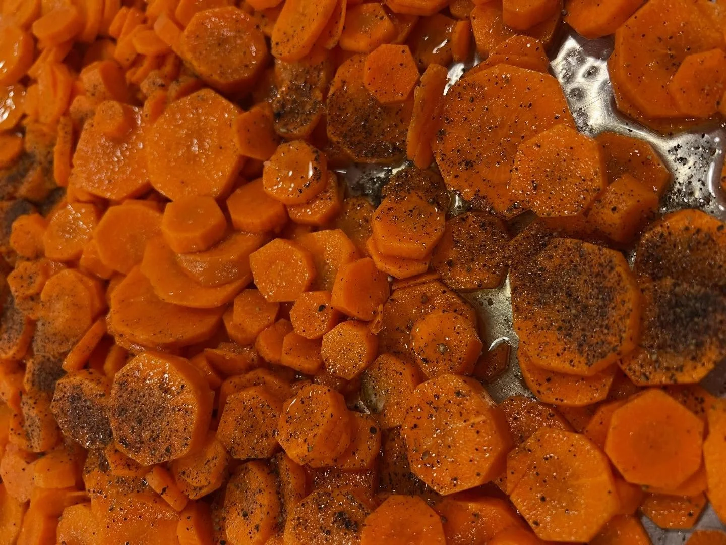 Roasted winter carrots ready to pack and deliver to our seniors.  A true taste of winter in Sonoma. @vintagehousesonoma @epicureansonoma @sheanadavis @slowfoodsonomacountynorth @farmtopantry @fishsonoma @burbankhousingcorp