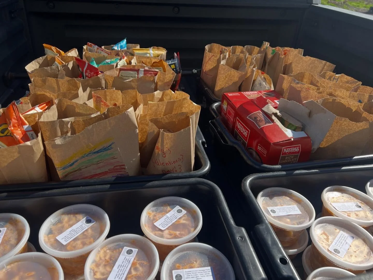 Snack bags filled and delivered with a fresh made Cream of Tomato Alfredo with Chicken Sausage &amp; vegetables. @svchc_sonoma @burbankhousingcorp @vintagehousesonoma @epicureansonoma @sheanadavis