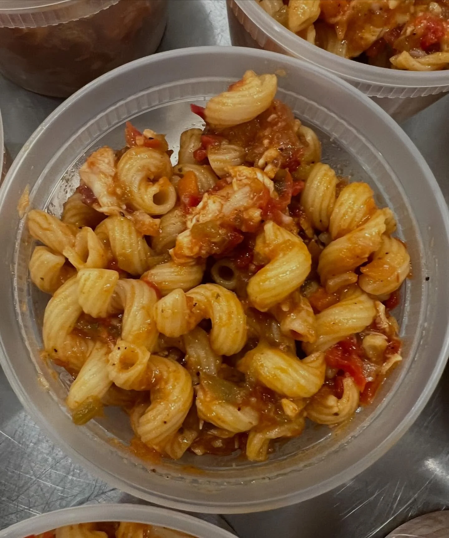 Roasted Garlic Chicken &amp; Tomato pasta, made to deliver to our seniors on Sonoma.  We will a a goodie bag of snacks too, including cocoa, tea, chips, crackers, trail mix and more. @burbankhousingcorp @fishsonoma @vintagehousesonoma @farmtopantry @