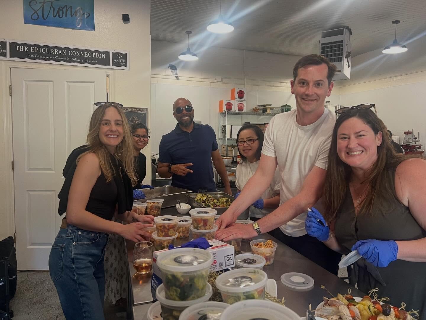 Our lovely guests prepared 100 meals for our No Pay Cafe, thank you kindly, @nopaycafe @sheanadavis @epicureansonoma  @farmtopantry @fishsonoma @vintagehousesonoma @burbankhousingcorp @rotarysonomasprings